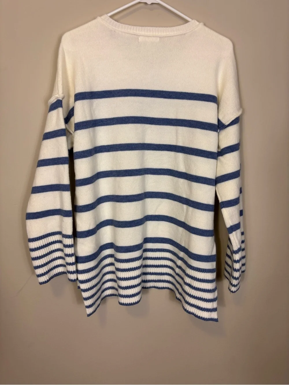 Maurices White & Blue Striped Crewneck Pullover Sweater Women’s Medium Oversized